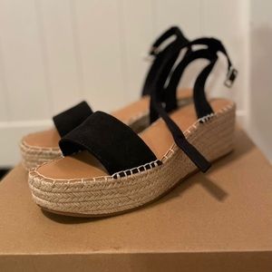 kelly & katie size 9 sandals